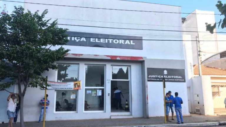 Com vetos, Bolsonaro sanciona MP da digitalização de cartórios