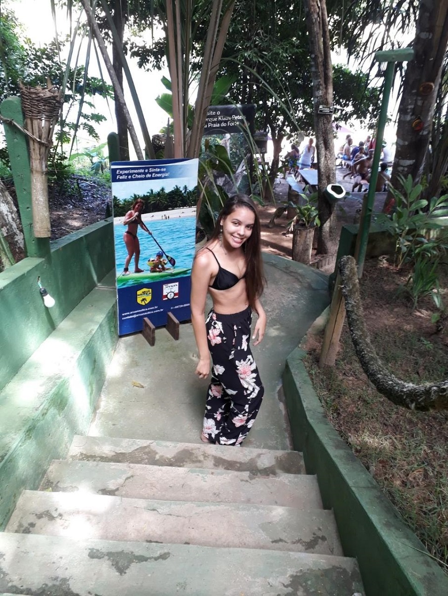 A contadora Victórya Venerando na Praia do Forte, na Bahia.. Foto: Arquivo pessoal