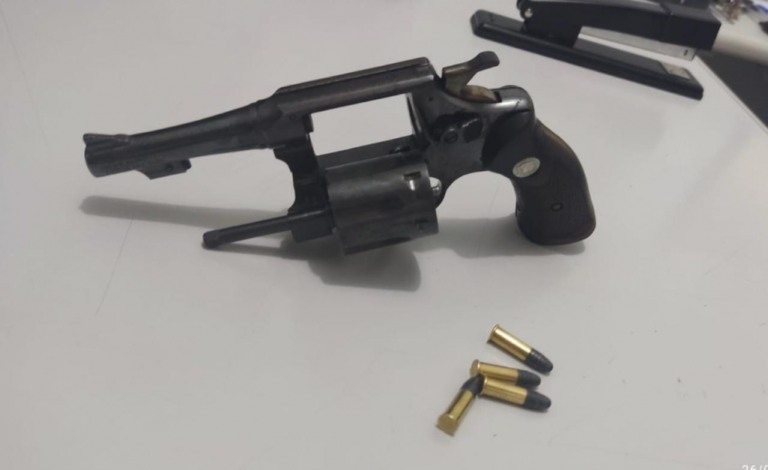 Homem é detido com arma após briga em Marília; pagou fiança e saiu