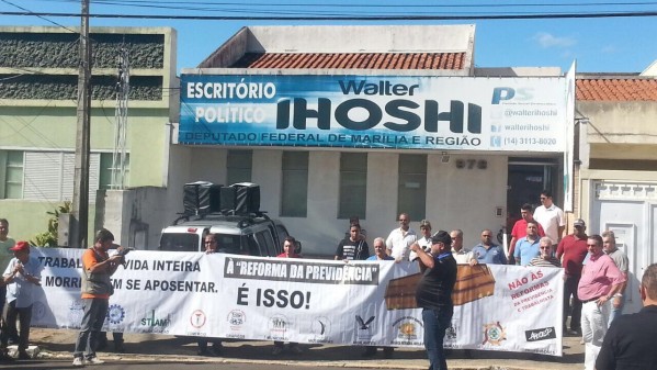 Deputados da região aprovam Reforma Trabalhista; Sindicatos protestam contra Ihoshi