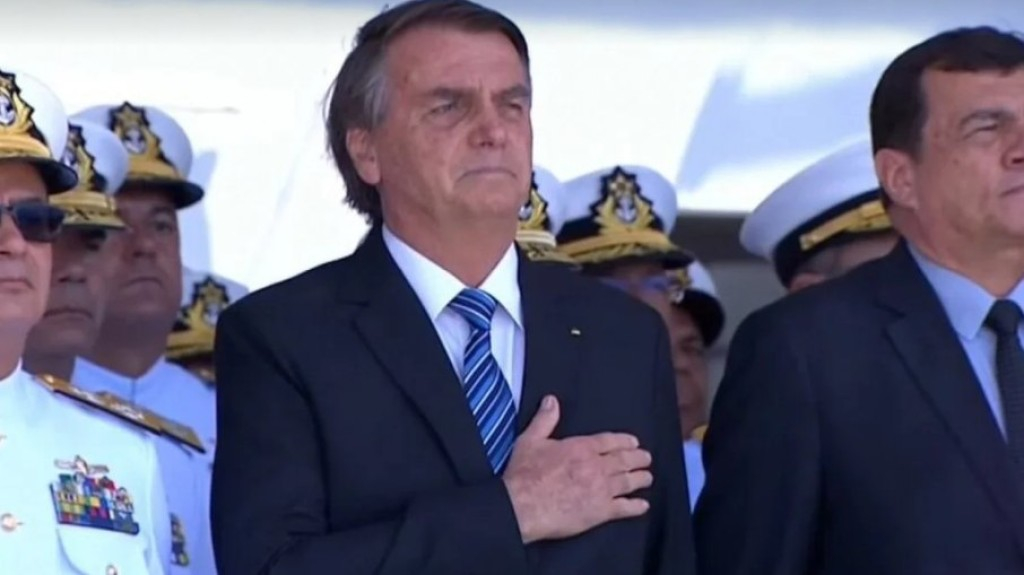 Bolsonaro participa de evento da Marinha, mas não discursa Bolsonaro participa de evento da Marinha, mas não discursa