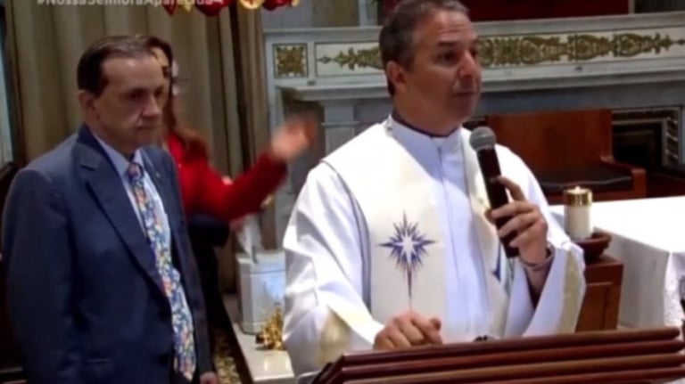 'Hoje não é dia de pedir voto', diz padre durante missa em Aparecida