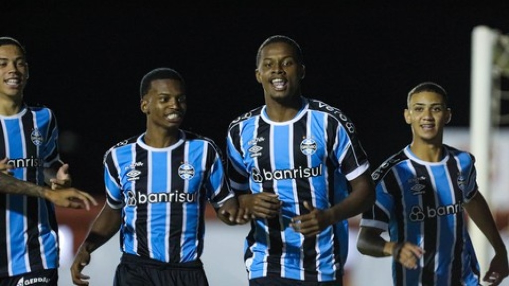 Grêmio-RS vence com goleada; Ferroviária, Criciúma-SC e Novorizontino classificam