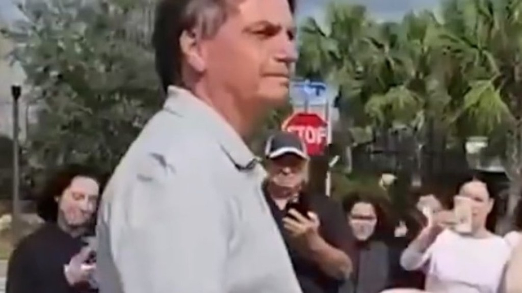 Bolsonaro ataca Lula ao comentar gastos no cartão corporativo Bolsonaro ataca Lula ao comentar gastos no cartão corporativo
