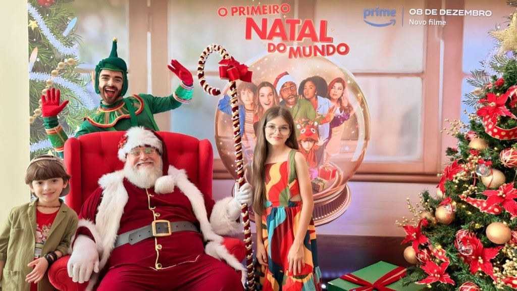 Alice Camargo prestigia o amigo Theo Matos em pré-estreia do filme "O Primeiro Natal do Mundo"