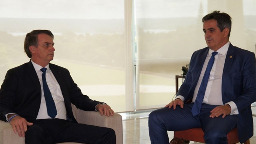 Bolsonaro diz que PP ainda quer filiá-lo e admitiu conversas com outros partidos Bolsonaro diz que PP ainda quer filiá-lo e admitiu conversas com outros partidos