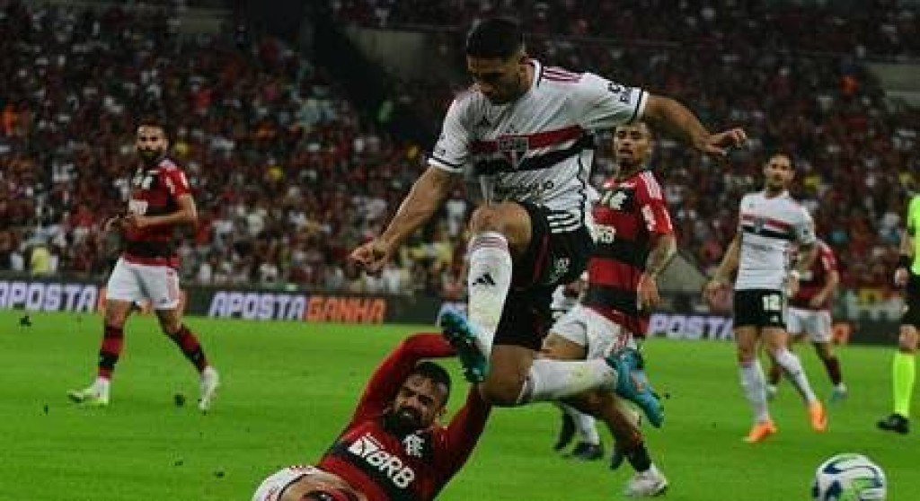 Flamengo passa vergonha no Maracanã e vê São Paulo perto de sua 1ª Copa do Brasil