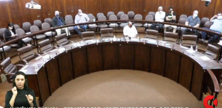 Prefeitura defende taxa do lixo em audiência com bate-boca de secretário e vereador