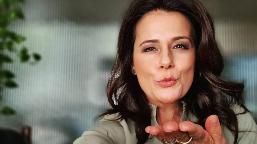 Band contrata apresentadora que processou a Record para novo telejornal Band contrata apresentadora que processou a Record para novo telejornal