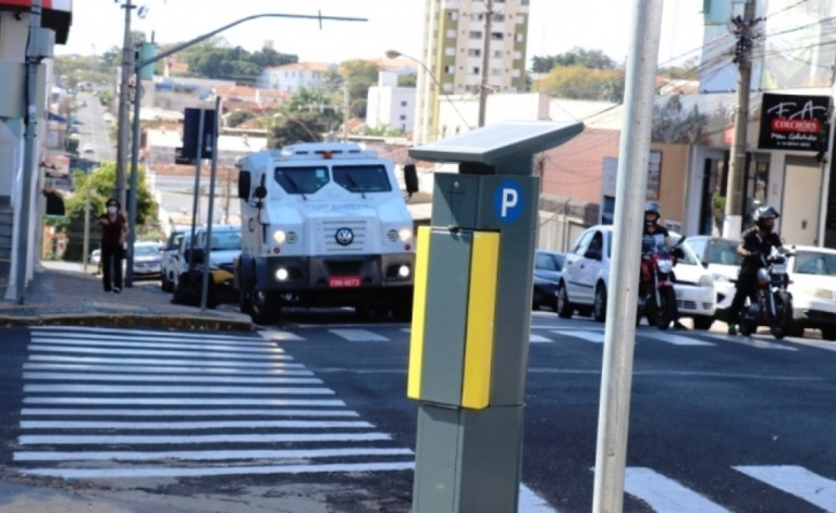 Relato de multas da zona azul no carnaval causa protestos em Marília