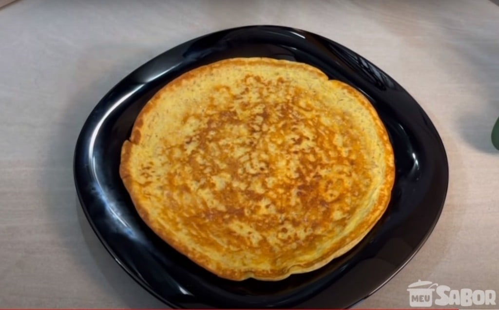 Que tal aprender a fazer uma receita saudável e bem baratinha! Omelete de aveia bem temperado!