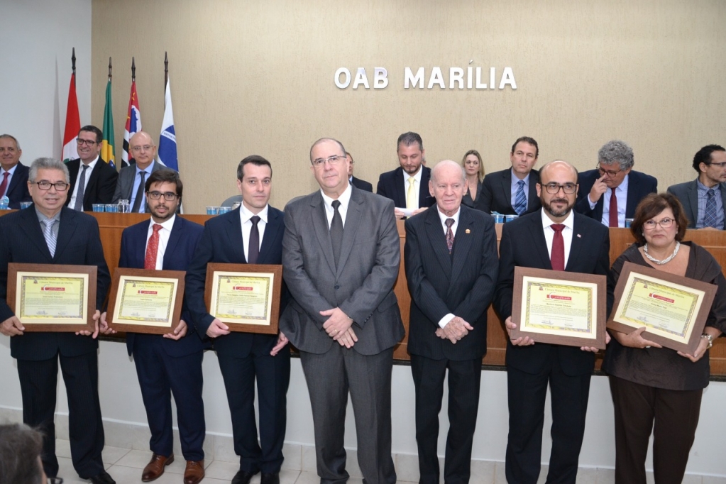 Diretoria da OAB toma posse com presidente estadual e homenagem