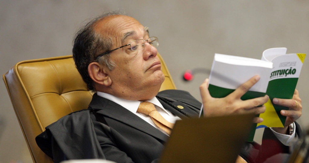 Avião com Gilmar Mendes sofre "falha técnica" e retorna pouco após decolagem