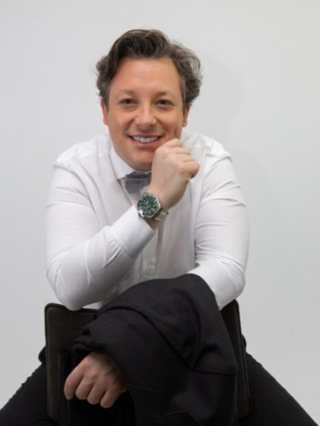 O cantor lírico Felipe Menegat já está ensaiando junto com sua banda e a pianista Andrea Liria o show ” Felipe Menegat in Concert”