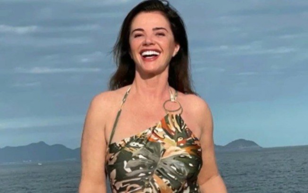 Luma de Oliveira completa 57 anos e publica foto de maiô: "Novo ciclo de vida" Luma de Oliveira completa 57 anos e publica foto de maiô: "Novo ciclo de vida"
