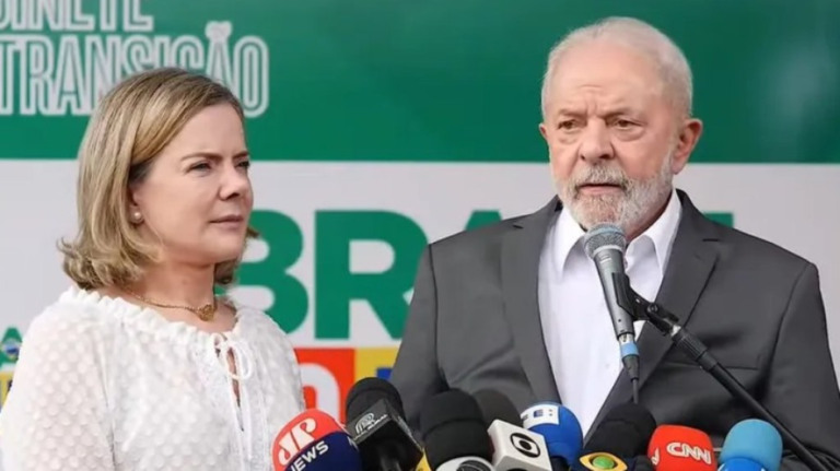 Lula diz que orçamento secreto "não pode continuar do jeito que está"