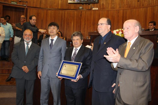 Unimar, 60, recebe homenagem e reitor anuncia plano de Hospital Oncológico