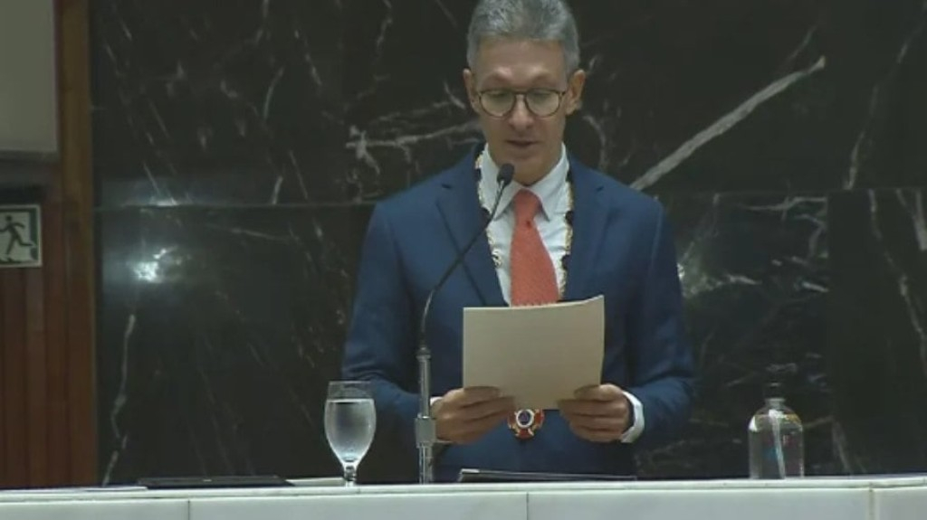 Romeu Zema toma posse como governador reeleito de MG