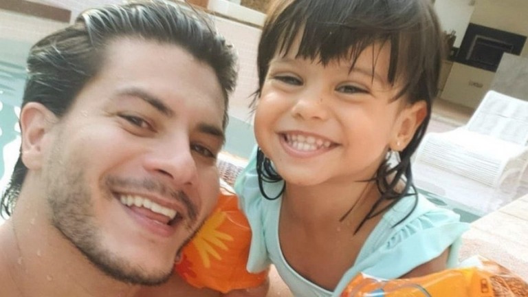BBB 22: filha de Arthur Aguiar sofre ataques nas redes sociais