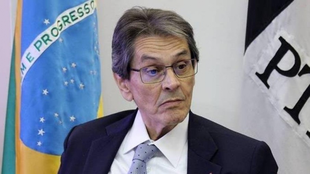 PTB afasta tesoureiro acusado de fraude por Roberto Jefferson