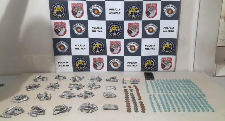 Jovem de 20 anos é preso com  444 porções de maconha e crack na Vila Barros