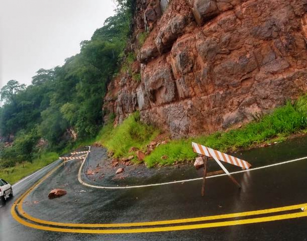 Morador aponta deslizamento em Avencas; Bauru e Jaú têm grandes danos