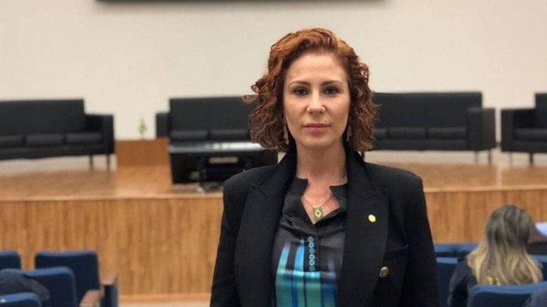 Carla Zambelli promete ser 'a maior oposição' no governo de Lula