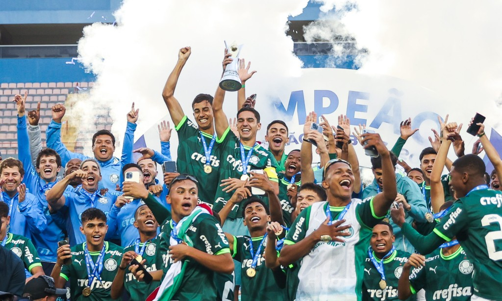 Palmeiras goleia o São Paulo e é bicampeão consecutivo do Brasileirão sub-17