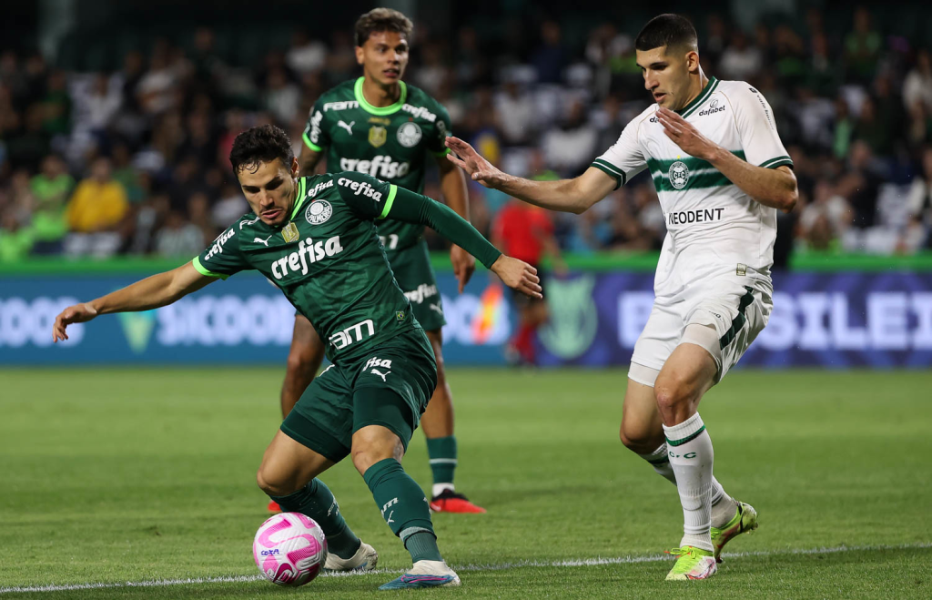 Palmeiras vence o Coritiba e encerra seca no Brasileirão