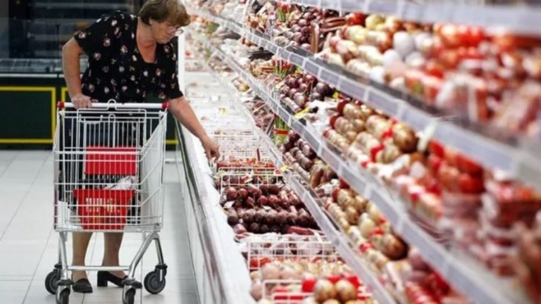 Inflação 'subiu muito' para 71% dos consumidores, diz Ipespe