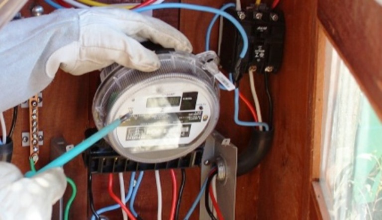 Onda de furtos – Dupla é presa por levar medidor de energia em residência