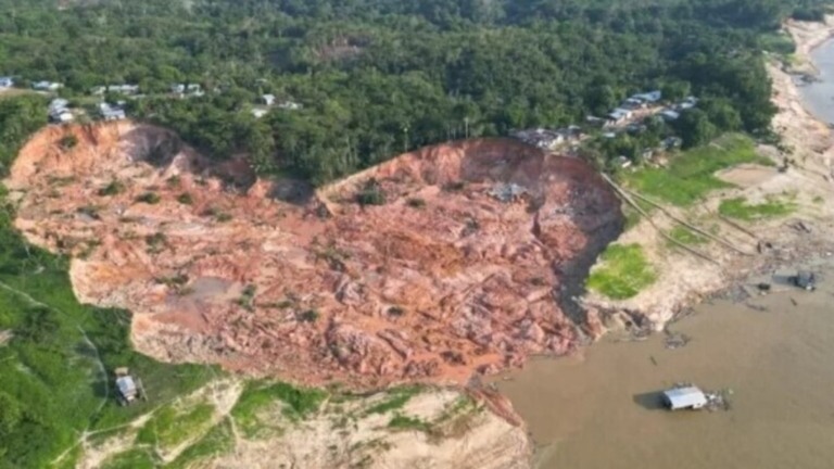 Reprodução: Redes Sociais Deslizamento no interior do Amazonas