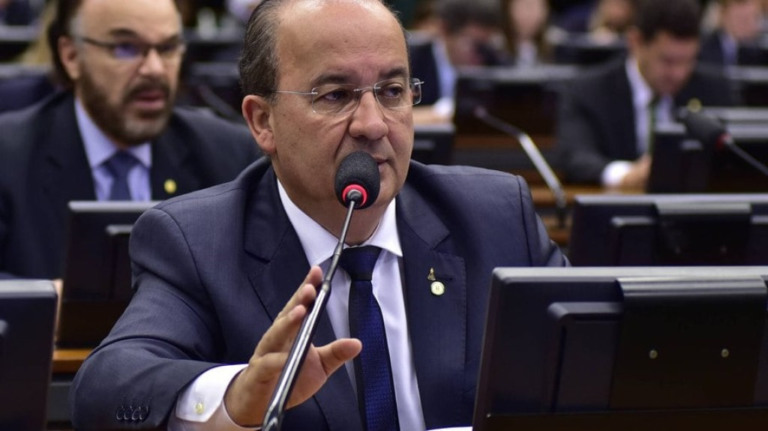 Jorginho Mello confirma favoritismo e será o novo governador de SC