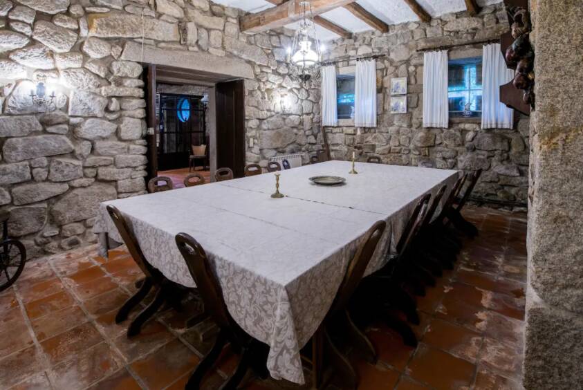 Sala de jantar do castelo. Foto: Airbnb/reprodução