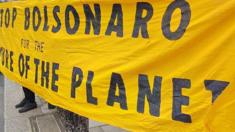 Londres: Sobrinha de Dom Phillips participa de protesto anti-Bolsonaro