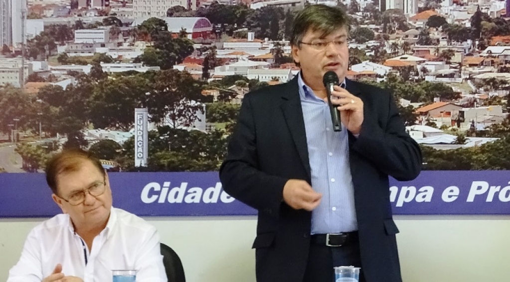 Prefeito Daniel Alonso e o secretário da Fazenda, Levi Gomes