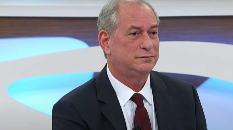Ciro Gomes quer criminalizar oferta de crédito consignado no Auxílio