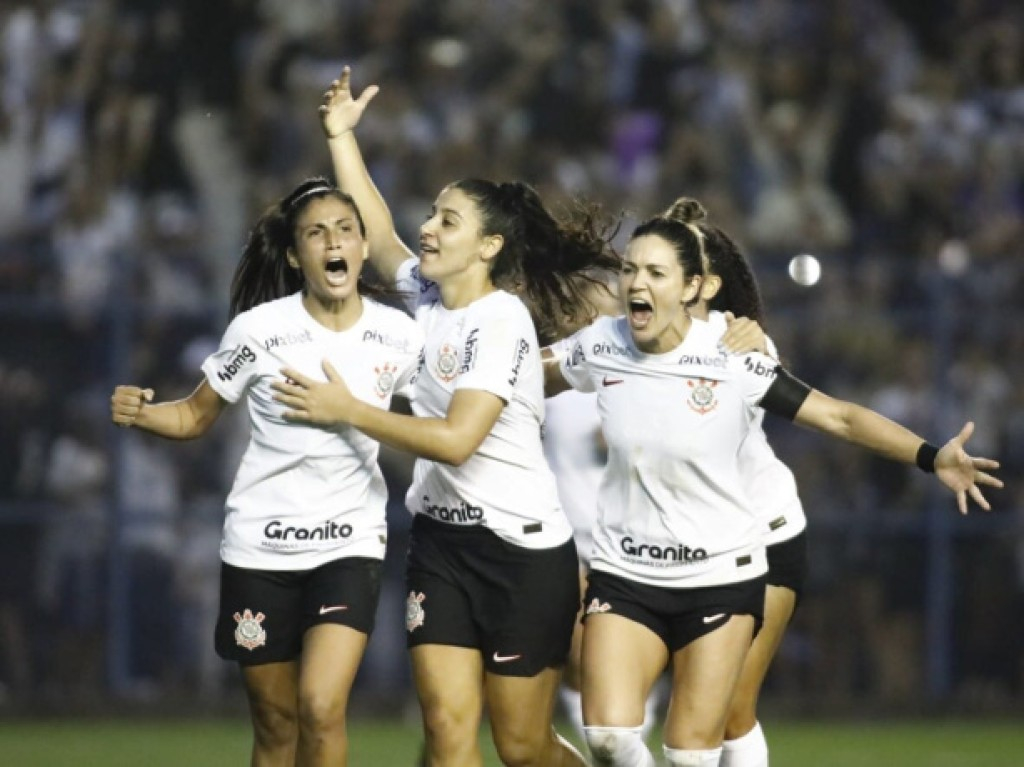 Corinthians volta a vencer o Santos e está na final do Brasileirão Feminino