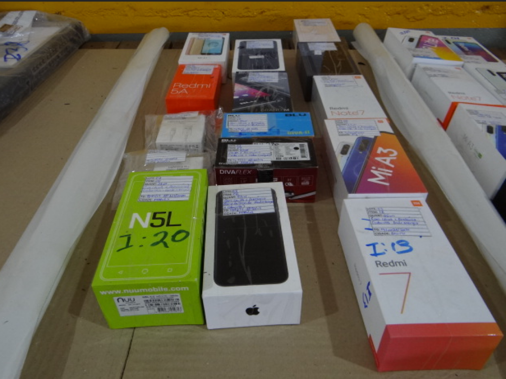 Leilão da Receita vende celulares, eletrônicos e veículos apreendidos em Marília e Bauru Leilão da Receita vende celulares, eletrônicos e veículos apreendidos em Marília e Bauru