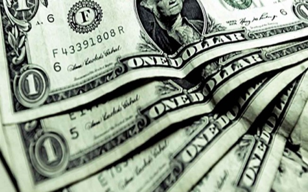 Dólar cai abaixo de R$ 5 em dia de mercado mais otimista Dólar cai abaixo de R$ 5 em dia de mercado mais otimista