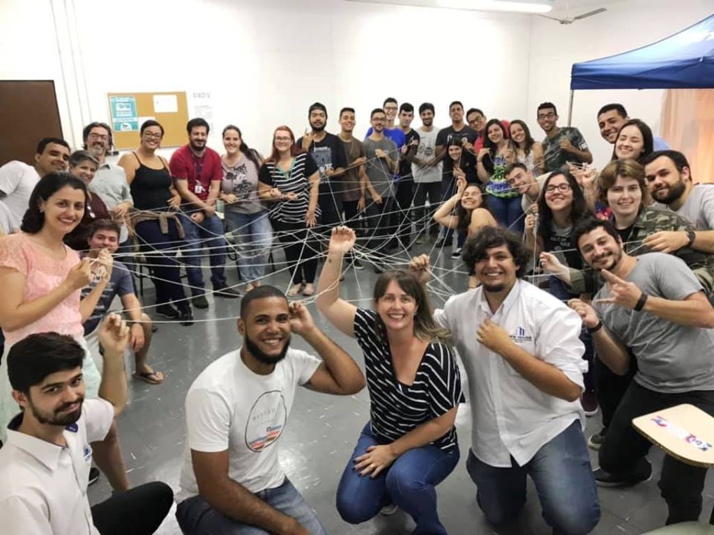 Curso da Unimar faz homenagem a estudantes após TCC