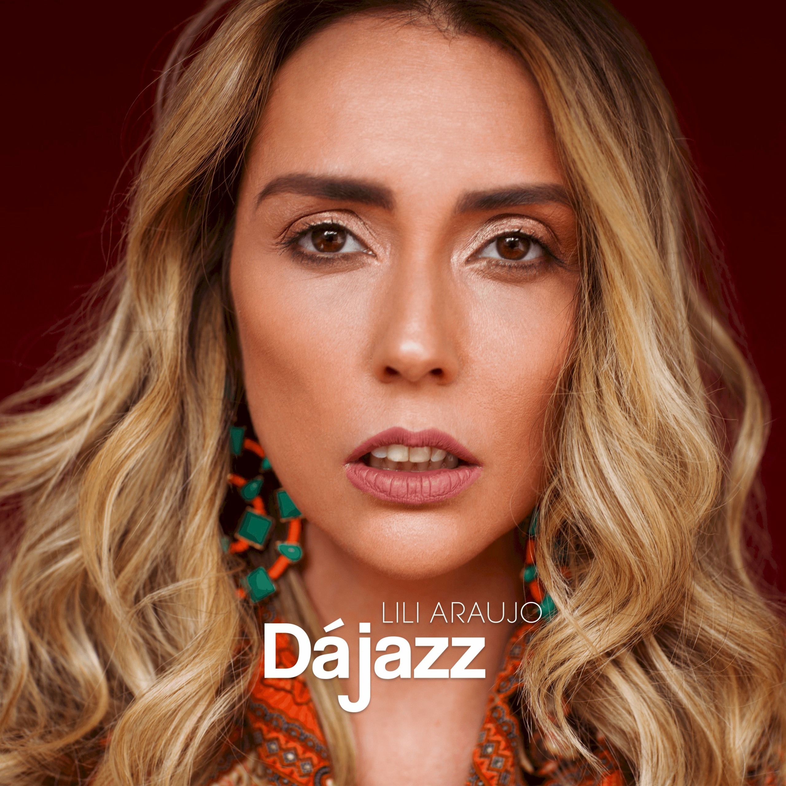 Lili Araujo canta a beleza da amizade no álbum 
