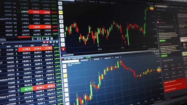 Dólar encerra o dia em alta e Ibovespa cai em mais de 3%