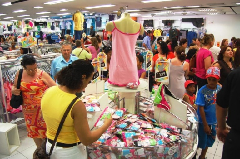 Comércio de Marília abre em horário especial neste feriado