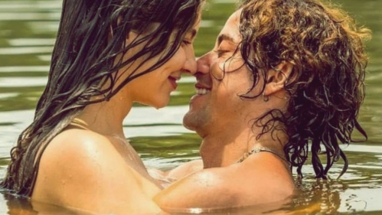 ‘Pantanal’: Jove leva Juma para cidade grande; jovem se espanta