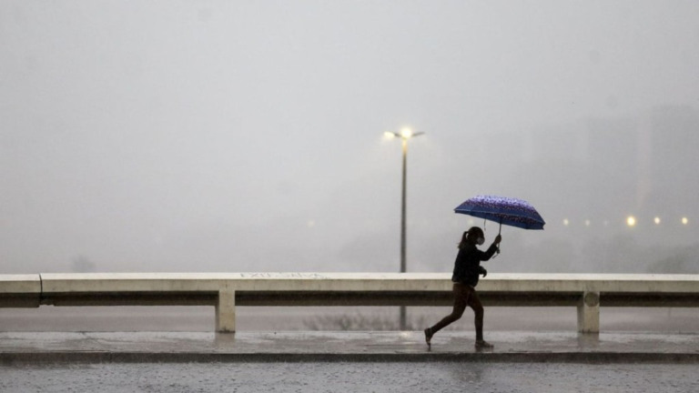 MARCELO CAMARGO/AGÊNCIA BRASIL Feriado tem previsão de chuva