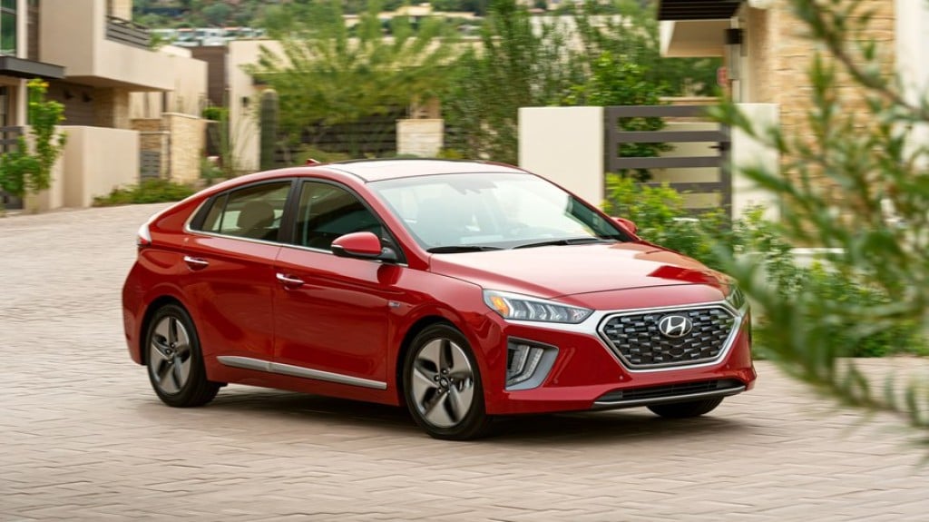 Hyundai Ioniq chega ao Brasil por meio da Caoa Locadora