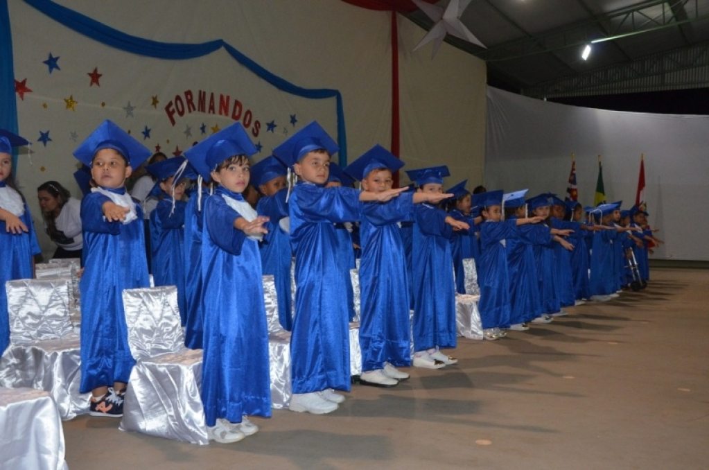 Escolas municipais de Marília divulgam calendário de formaturas de alunos