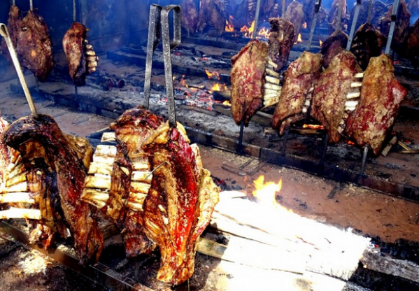 Apae promove terceira Costela no Fogo de Chão