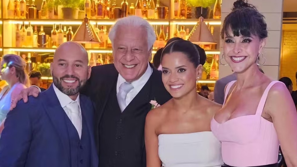 Antônio Fagundes reúne herdeiros em casamento do filho, em SP: ‘Meus amores’ Antônio Fagundes reúne herdeiros em casamento do filho, em SP: ‘Meus amores’